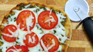Green Pesto Pizza - averagebetty.com