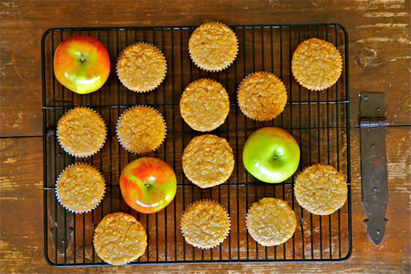 Get the Oatmeal Apple Muffins Recipe
