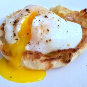 How to Make a Poached Egg in the Microwave - AverageBetty.com